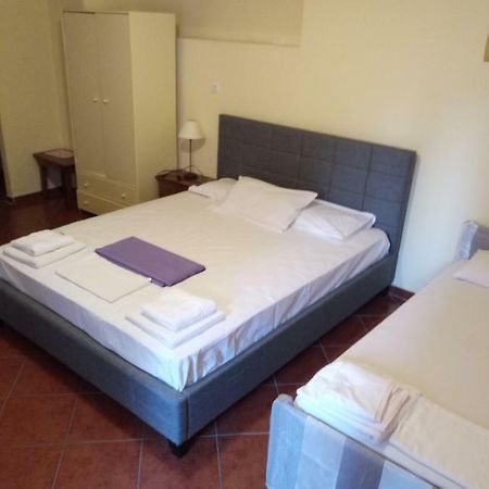 Hotel Atlantis à Ermoúpoli Extérieur photo