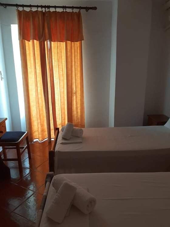 Hotel Atlantis à Ermoúpoli Extérieur photo