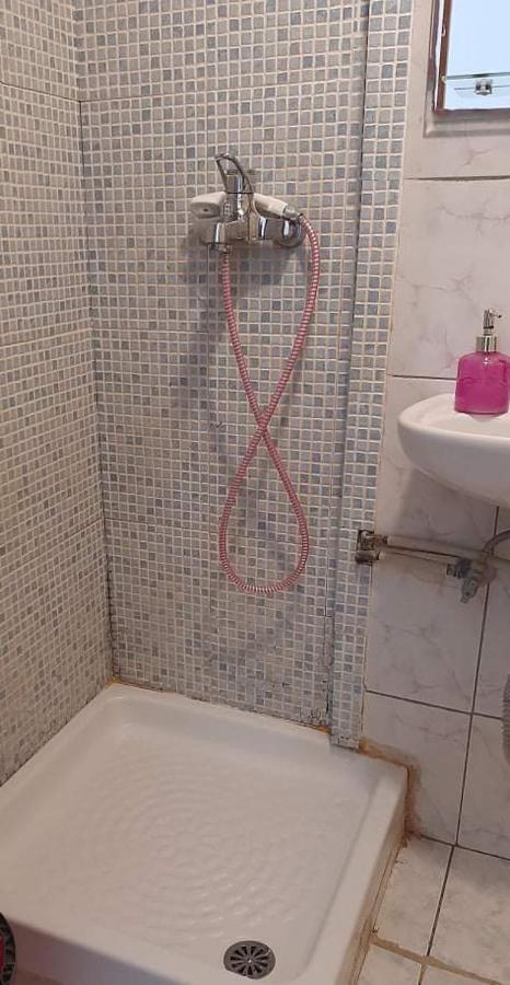Hotel Atlantis à Ermoúpoli Extérieur photo