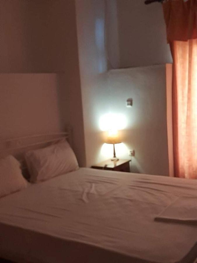 Hotel Atlantis à Ermoúpoli Extérieur photo