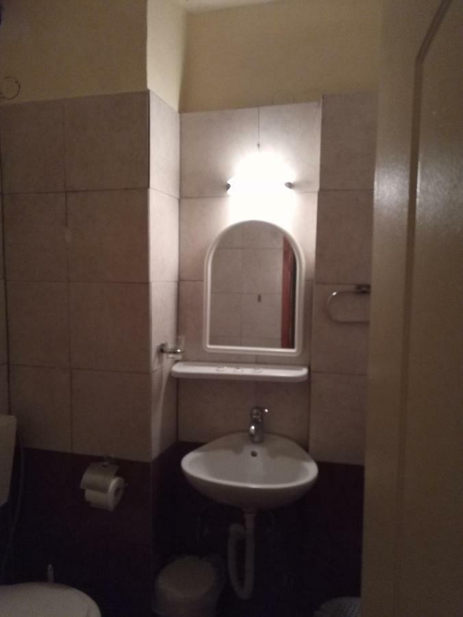 Hotel Atlantis à Ermoúpoli Extérieur photo