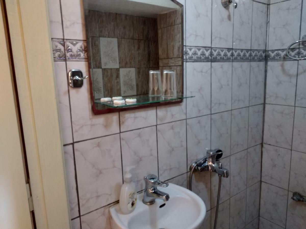 Hotel Atlantis à Ermoúpoli Extérieur photo