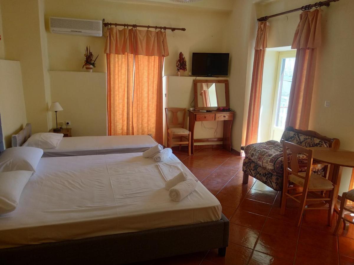 Hotel Atlantis à Ermoúpoli Extérieur photo