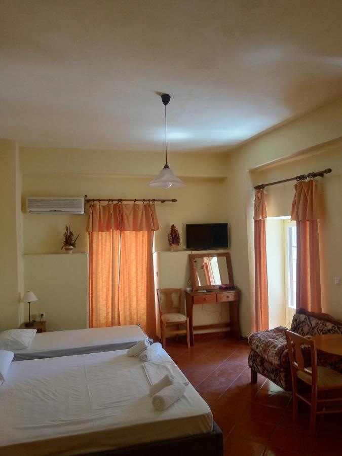 Hotel Atlantis à Ermoúpoli Extérieur photo